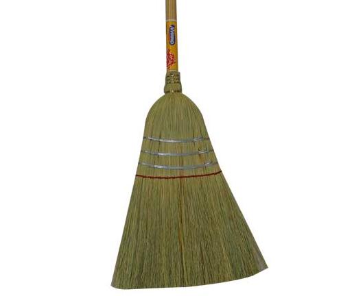 BROOM - CB110 1 STRING 3 WIRE W/CANE CTR YARD CORN BROOM